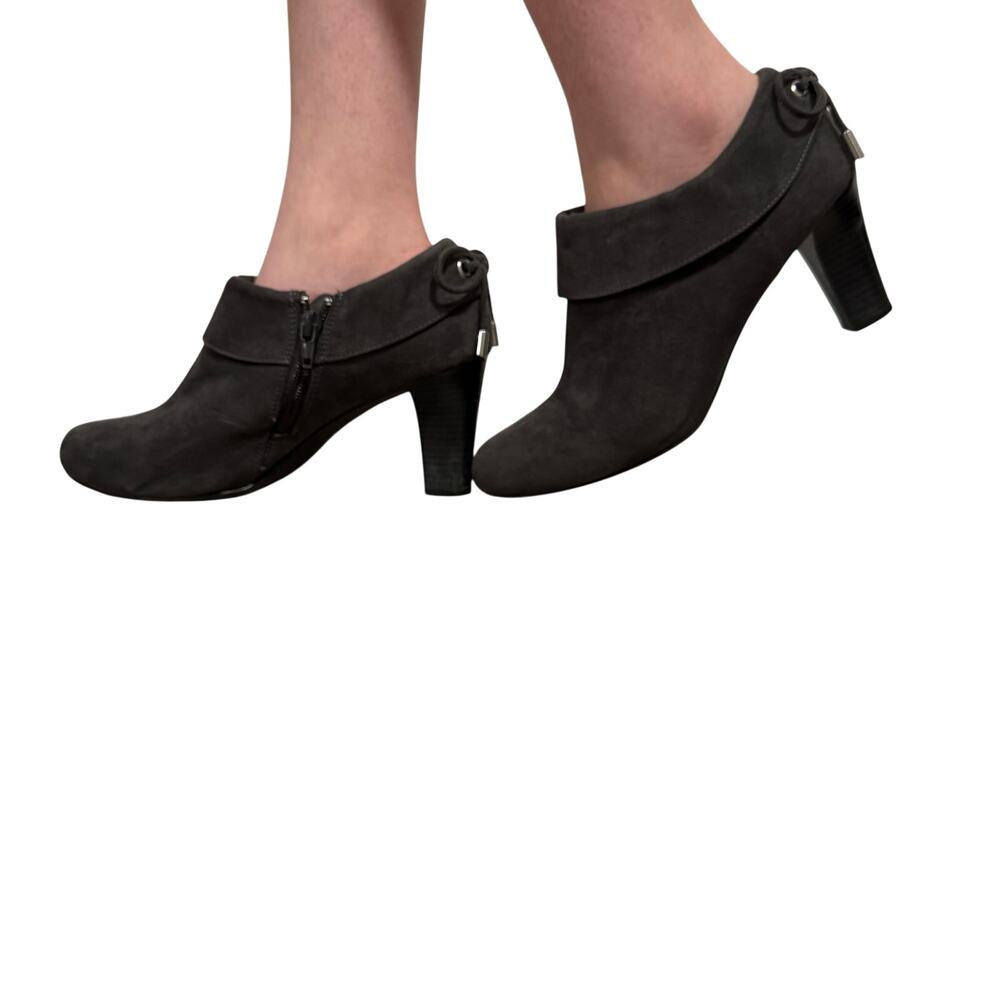 Coach and Four Women's Gray Suede Cuffed Bow Accent Ankle Boots Size 7.5